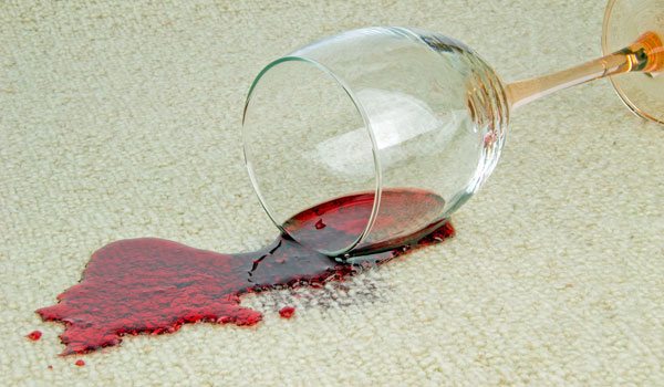 ניקוי כתם יין משטיח